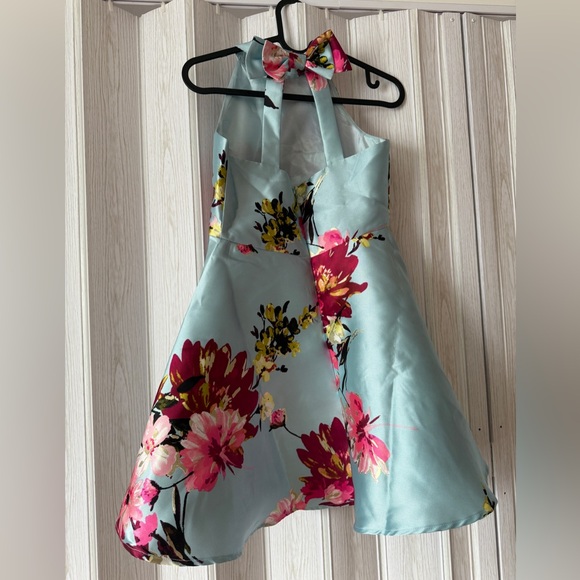 Elegant Floral Kids Dress in Blue and Pink - Picture 2 of 4